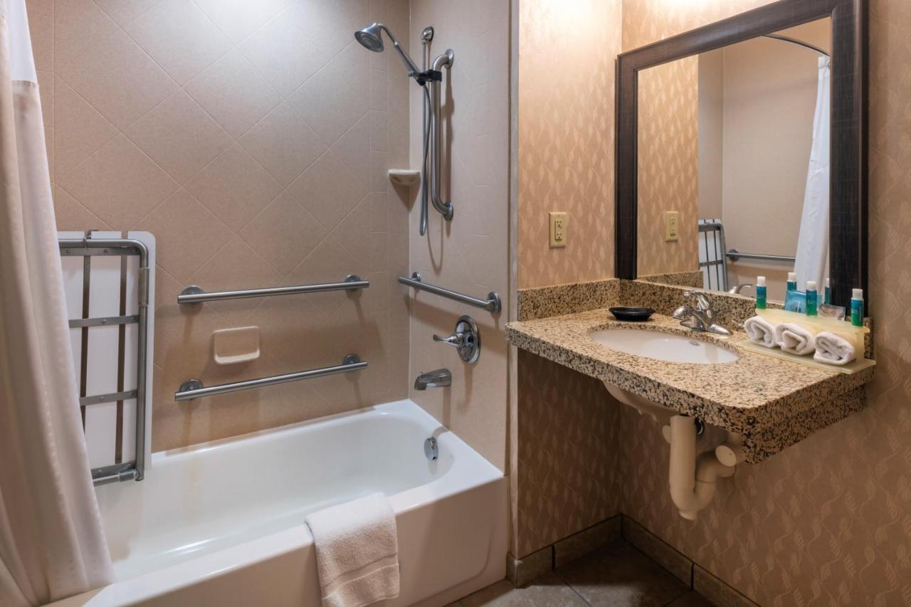 Holiday Inn Express Hays By Ihg Luaran gambar