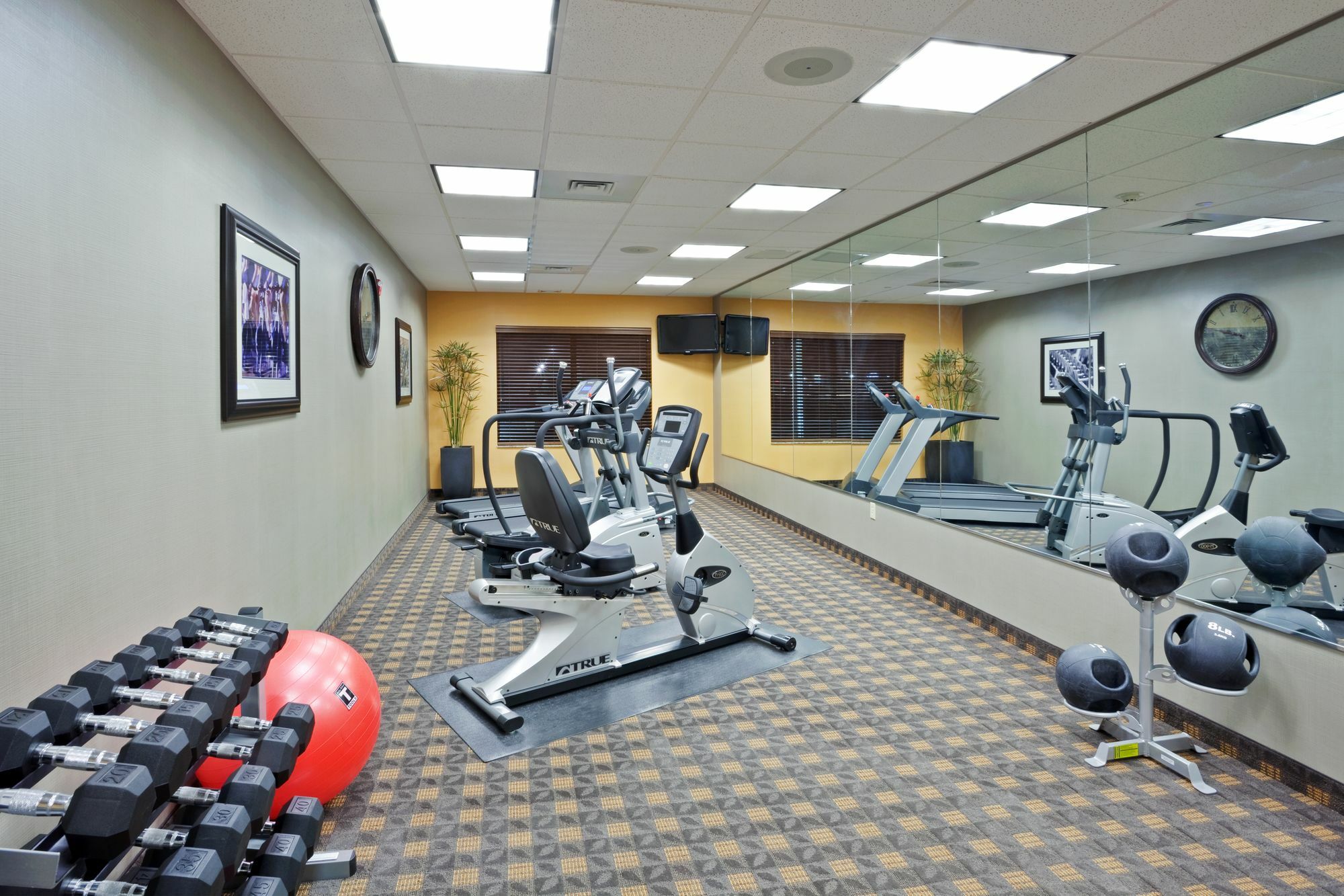 Holiday Inn Express Hays By Ihg Luaran gambar